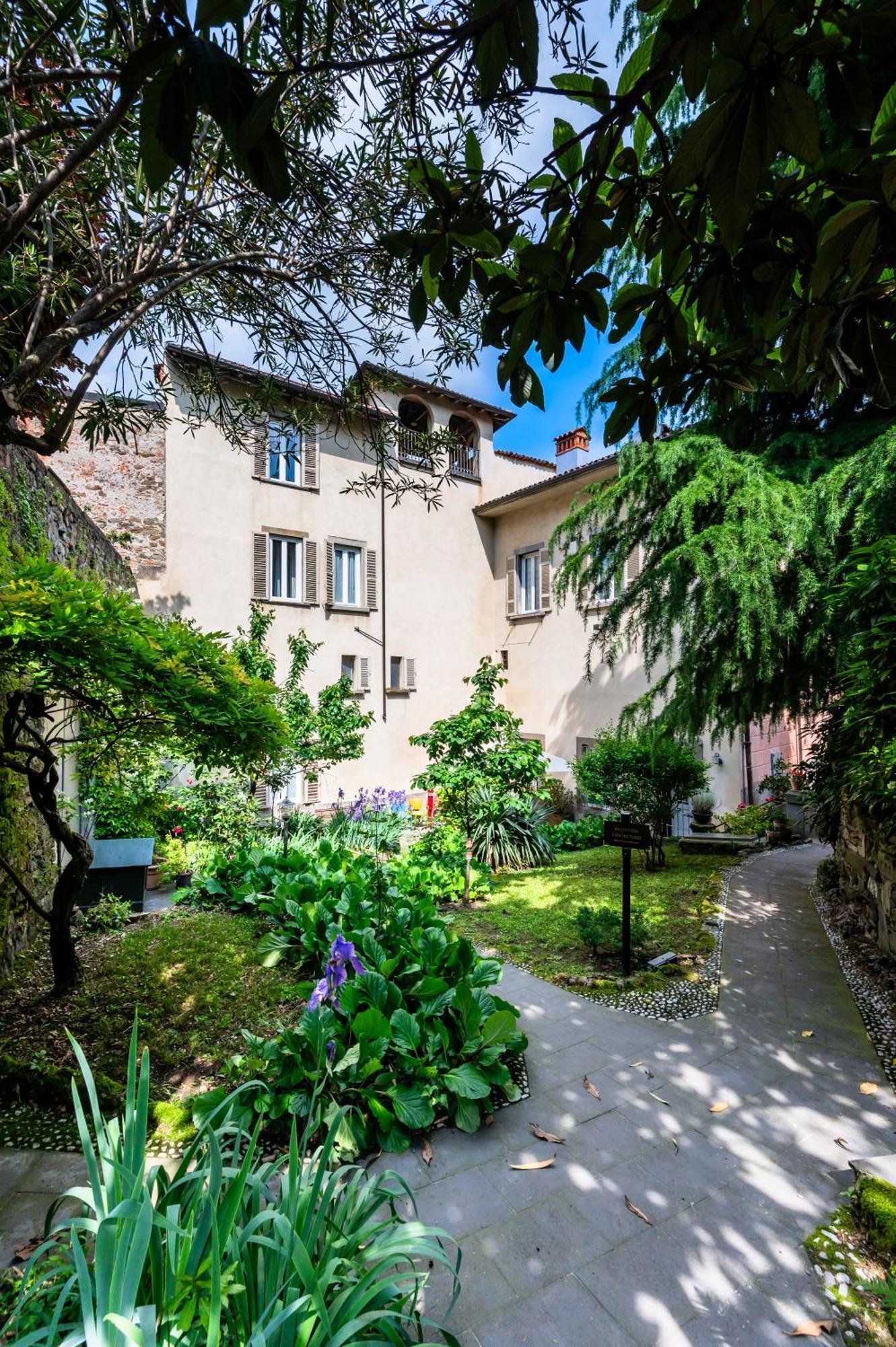 Palazzo Rivola Hotel แบร์กาโม ภายนอก รูปภาพ